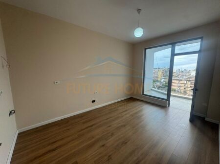 Shitet, Apartament 1+1, Rruga e Kavajes, Tirane.
