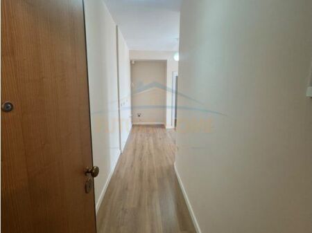 Shitet, Apartament 1+1, Rruga e Kavajes, Tirane.