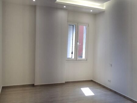 Ambient Zyre me Qira
