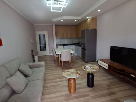 Jepet me qira 1+1 Perballe Delijorgjit 600 mije leke
