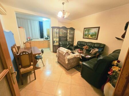 Shitet apartament 2+1+2 te Shkolla e Kuqe