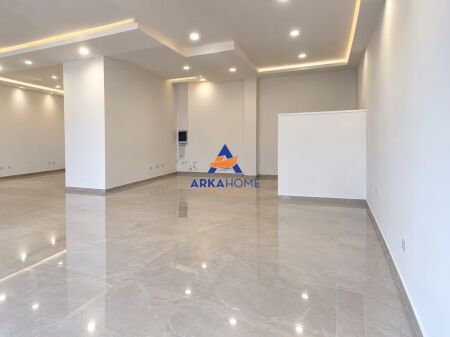 JEPET AMBIENT BIZNESI PER QERA 170 M2 "USLUGA, JORDAN MISJA" 2550 EURO