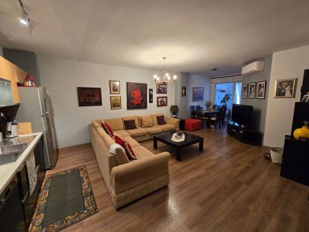 Apartament 1+1 me 2 Tualete me Qira – Te Brryli (Buzë Rrugës Kryesore) !