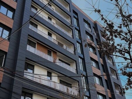 SHITET APARTAMENT 1+1 me MUNDËSI KONVERTIMI 2+1  | PALUSHI SHPK , pranë Martenitetit të Ri