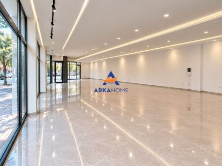 JEPET AMBIENT BIZNESI PËR SHITJE 170 M2 "USLUGA, JORDAN MISJA" 765000 EURO