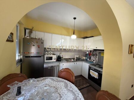 JEPET ME QIRA APARTAMENT 2+1 I VENDOSUR TEK "RRUGA FORTUZI!"