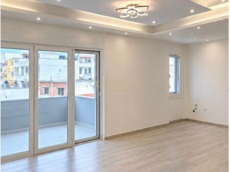 Rruga E Kosovareve - Jepet Zyre E Investuar 110m2 3 Ambjente Pune