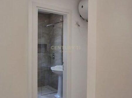 Rruga E Kosovareve - Jepet Zyre E Investuar 110m2 3 Ambjente Pune