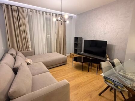 Jepet apartament 1+1 me qira tek Rruga e Kosovareve .