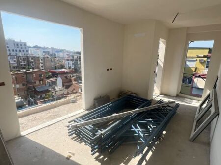Apartament ne shitje 1+1 Prane Maternitetit te Ri