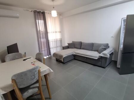 🏡 JEPET ME QIRA APARTAMENT 3+1📣  📍 Adresa: Rruga “5 Maji”, në fund te rruges    💰 Çmimi: 60000 leke /muaj    