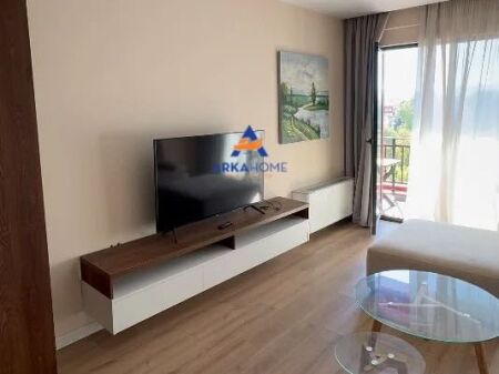 JEPET APARTMENT ME QERA 2+1+2+BALKON "FARMACIA 10" 80.000 LEKE