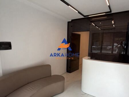 JEPET DYQAN ME QERA 30M2 "RRUGA E DIBRËS, PRANË KOMISARIATIT NR. 4" 50.000 LEKE