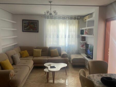 Yzberisht, jepet me qira apartament 2+1!