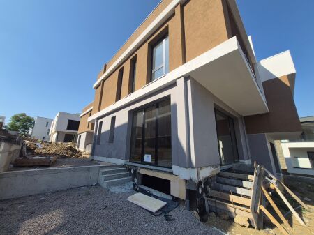 Ervin Zenelaj ZED Real Estate 