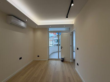 Shitet ,Apartament 1+1, Komuna e Parisit, Tirane