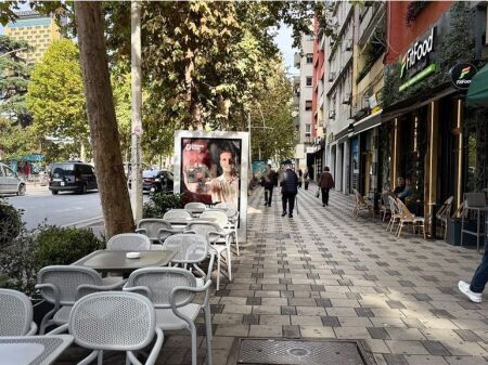 240 M2 AMBIENT KOMERCIAL PER SHITJE NE QENDER!