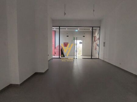 SHOP 42 M2 FOR RENT AT GARDEN BUILDING 100,000 LEKE