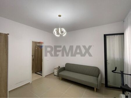 Apartament - Për Qira - Liqeni I Thatë