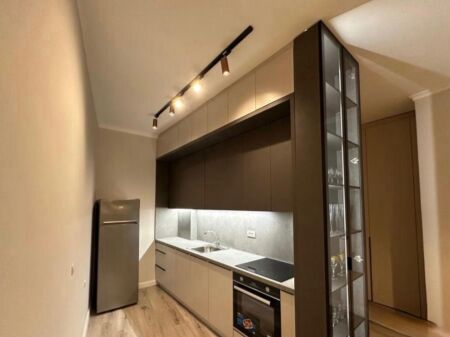Jepet me qera Apartamenti 1+1 , Rezidenca Rose Garden prane TEG  680 mije leke te vjetra