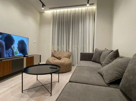 JEPET ME QIRA APARTAMENT 1 + 1 + POST PARKIMI TEK LAKE VIEW !
