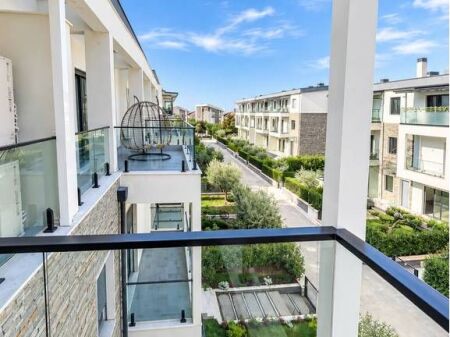 AFFITTASI APPARTAMENTO 3+1+2 CON VERANDA & GARAGE PRIVATO | "GREY STONE" RESIDENCE – LAGO ASCIUTTO