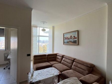 Apartament - Për Qira - Kopshti Botanik, Tiranë