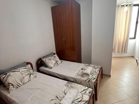 Jepet me qera apartament 2+1 prane fakultetit ekonomik