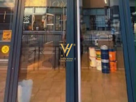 VENDITA AMBIENTE COMMERCIALE 130 M2 AL KRISTAL CENTER 800.000 EURO