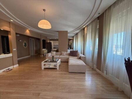Shitet apartament 3+1+2+verande+garazhd tek Kodra e Diellit , prane Fondacionit Eleonor .  