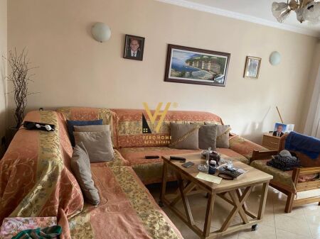 JEPET APARTAMENT 1+1 ME QIRA TE RRUGA FORTUZI 65.000 LEKE