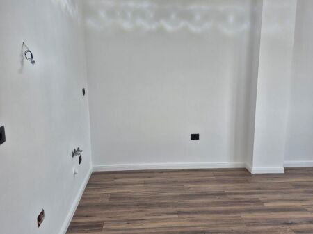 Shitet apartament 1+1 Prokuroria e Tiranes