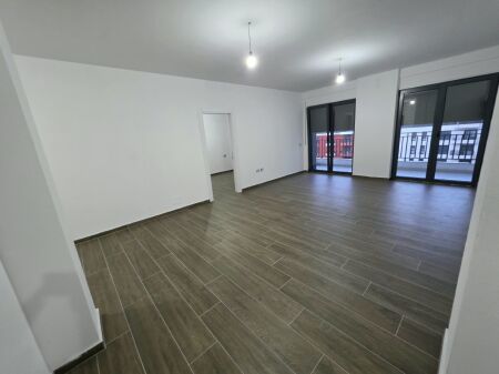 🏡 AFFITTASI 2 APPARTAMENTI 3+1+2 – NUOVO BOULEVARD  📍 Indirizzo: All'incrocio del Nuovo Boulevard con la Via “Jordan Misja”💰 Prezzo: 80.000 lek/mese per appartamento