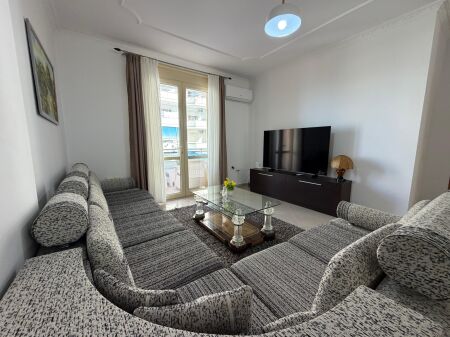 🏡 APARTAMENT ME QIRA – LUNGOMARE, VLORË