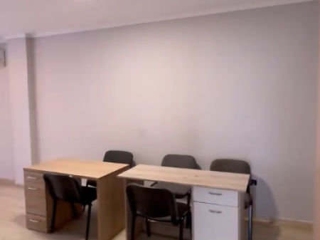 🏢 Ambient zyre me qira – Përballë Liqenit Artificial & Lake View