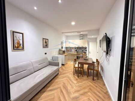In vendita, Duplex, Via Myslym Shyri, Tirana.