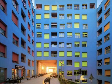 Jepet me qera apartament 1+1 tek Kompleksi Mangalem 21 , Rruga Ali Demi .