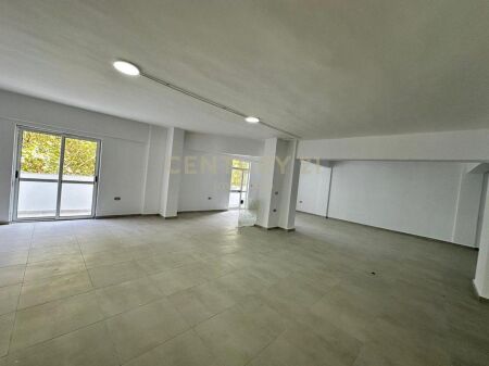 Commercial Space 1000m² for Rent on Dritan Hoxha Street – Open Space!