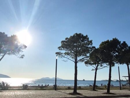 Shitet ambient biznesi ne Vlore , Lungomare .   