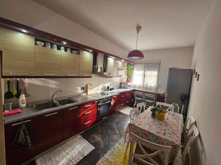 🏠 Per qira Apartament  2+1+2 Prane Gjykates Durres