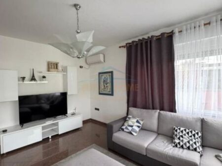 Rent, Apartment 1+1+Veranda, Pjetër Bogdani Street, Blloku, Tirana.