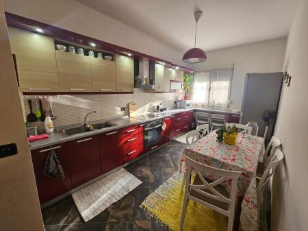 🏠 Per qira Apartament  2+1+2 Prane Gjykates Durres