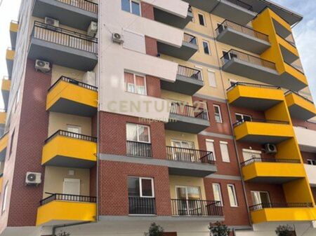 Apartment 1+1 at 1 Maji, Pogradec – Relaxing view and new building!