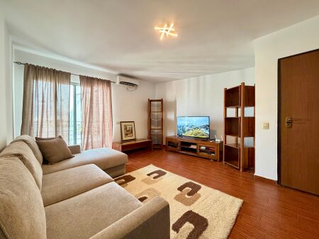 Apartament 2+1 me qera Qendra "Kristal", (60'000 lekë/muaj), Komuna e Parisit