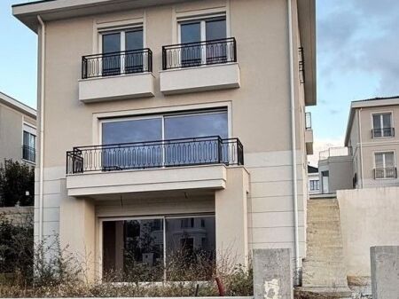 🏡 SHITET VILË LUKSOZE 3-KATËSHE ME PISHINË | COLLINA VERDE ✨🌿