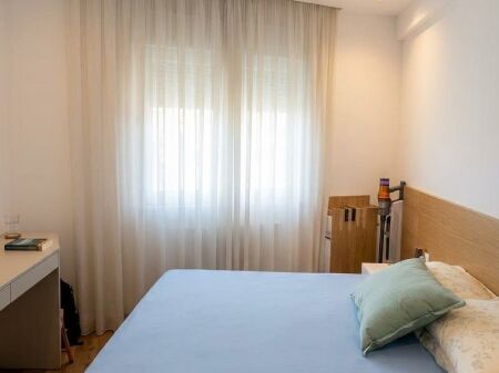 Jepet me Qira Apartament Luksoz 1+1 te Kodra e Diellit, Tiranë – 65 m² me Parkim