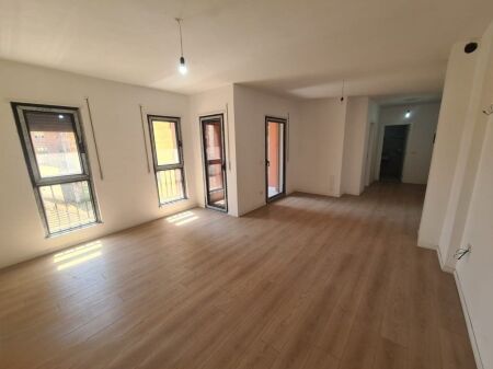 APARTAMENT 2+1 TEK SHKOLLA E KUQE! 249,000 €