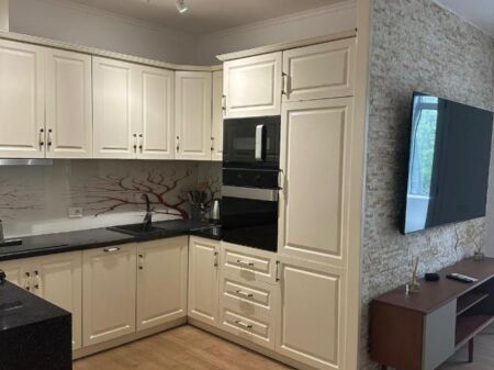 Shitet apartament 2+1 prane Square 21