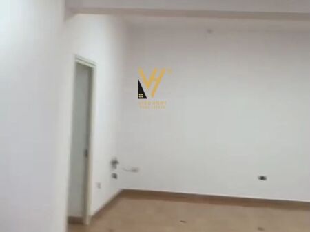 JEPET AMBIENT BIZNESI 80 M2 ME QIRA NE VASIL SHANTO 600 EURO
