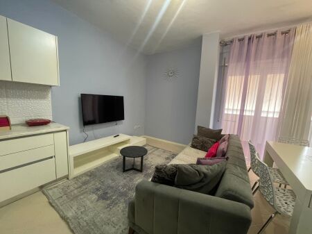 Qira,Apartament 1+1 tek Kristal Center 65.000 lekë